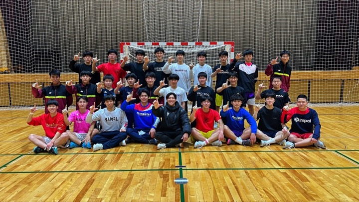 市立岐阜商業高校ハンドボール部の集合写真
