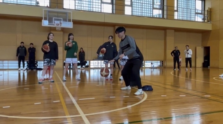 東京医療保健大学女子バスケットボール部のトレーニング