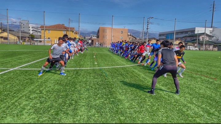 山梨学院高校サッカー部の集合写真